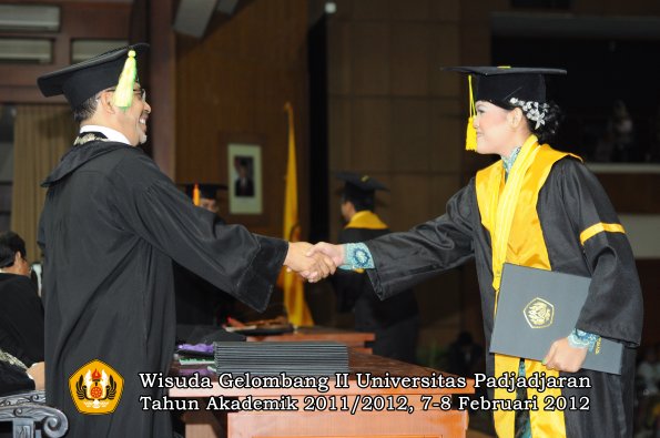 wisuda-fakultas-ikom-oleh-dekan-036-copy