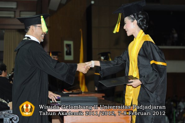 wisuda-fakultas-ikom-oleh-dekan-037-copy