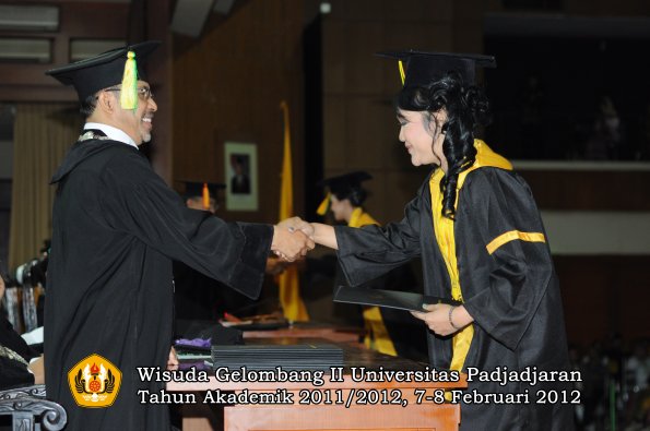 wisuda-fakultas-ikom-oleh-dekan-041-copy