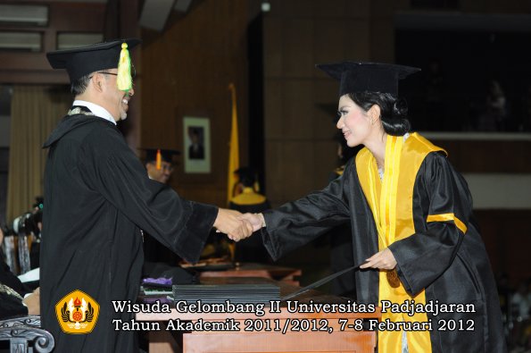 wisuda-fakultas-ikom-oleh-dekan-042-copy