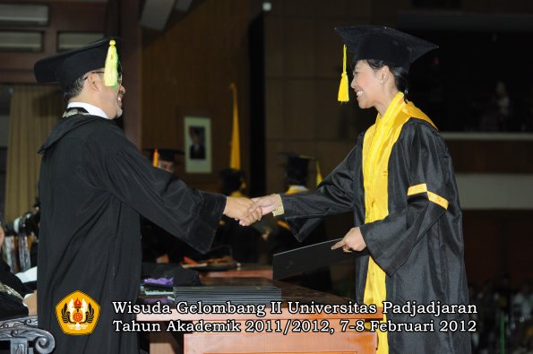 wisuda-fakultas-ikom-oleh-dekan-043-copy