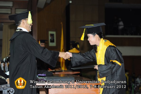 wisuda-fakultas-ikom-oleh-dekan-044-copy