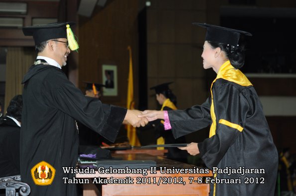 wisuda-fakultas-ikom-oleh-dekan-045-copy