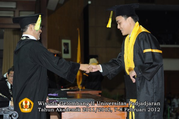 wisuda-fakultas-ikom-oleh-dekan-047-copy