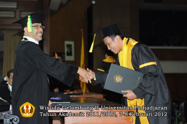 wisuda-fakultas-ikom-oleh-dekan-048-copy