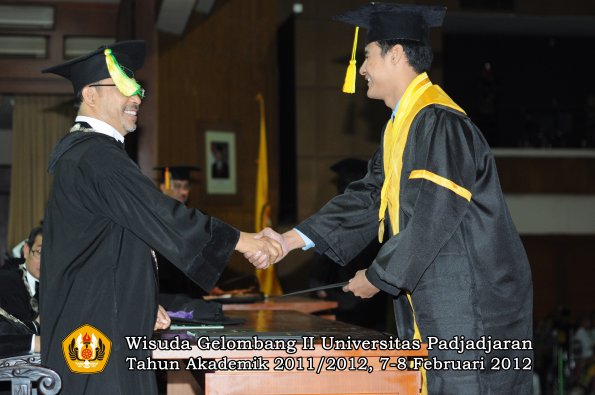 wisuda-fakultas-ikom-oleh-dekan-050-copy