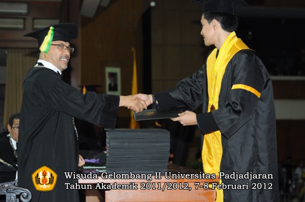 wisuda-fakultas-ikom-oleh-dekan-053-copy