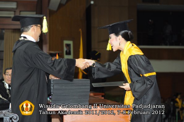 wisuda-fakultas-ikom-oleh-dekan-055-copy