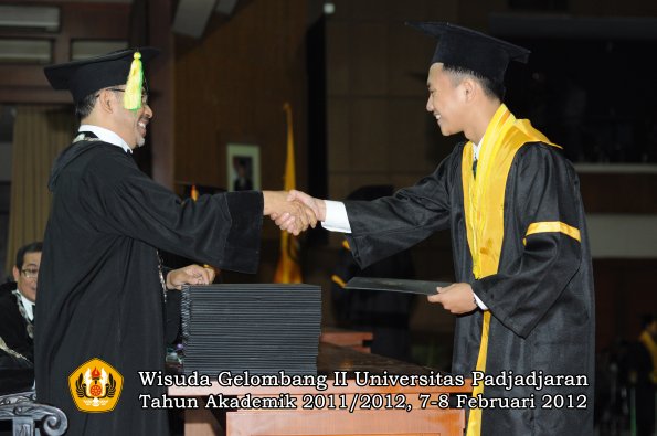 wisuda-fakultas-ikom-oleh-dekan-056-copy