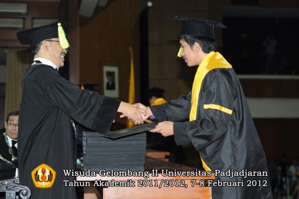 wisuda-fakultas-ikom-oleh-dekan-058-copy