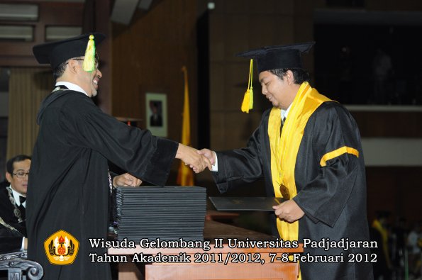 wisuda-fakultas-ikom-oleh-dekan-059-copy