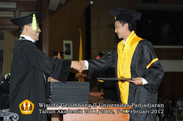 wisuda-fakultas-ikom-oleh-dekan-061-copy