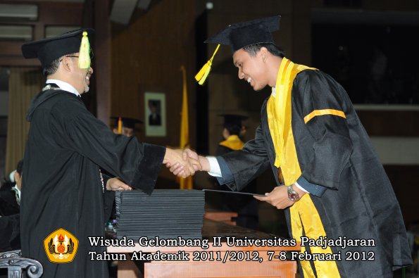 wisuda-fakultas-ikom-oleh-dekan-063-copy