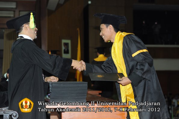 wisuda-fakultas-ikom-oleh-dekan-064-copy