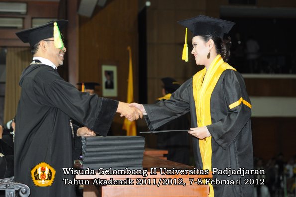 wisuda-fakultas-ikom-oleh-dekan-065-copy