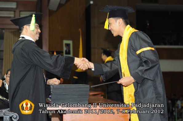 wisuda-fakultas-ikom-oleh-dekan-067-copy