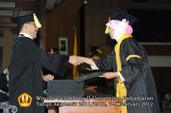 wisuda-fakultas-ikom-oleh-dekan-069-copy