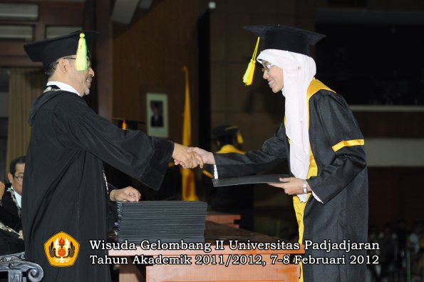 wisuda-fakultas-ikom-oleh-dekan-071-copy