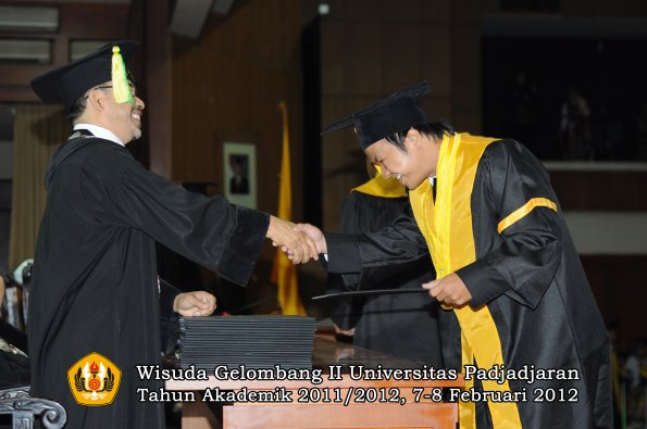 wisuda-fakultas-ikom-oleh-dekan-076-copy