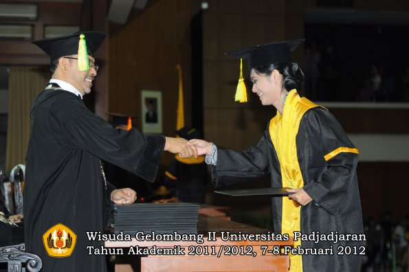 wisuda-fakultas-ikom-oleh-dekan-079-copy