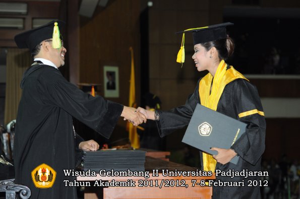 wisuda-fakultas-ikom-oleh-dekan-081-copy