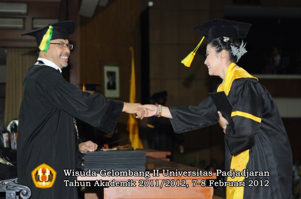 wisuda-fakultas-ikom-oleh-dekan-082-copy