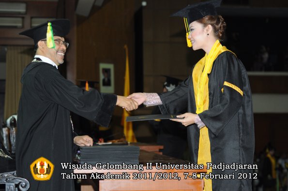 wisuda-fakultas-ikom-oleh-dekan-083-copy