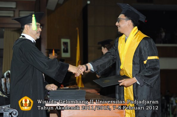 wisuda-fakultas-ikom-oleh-dekan-084-copy