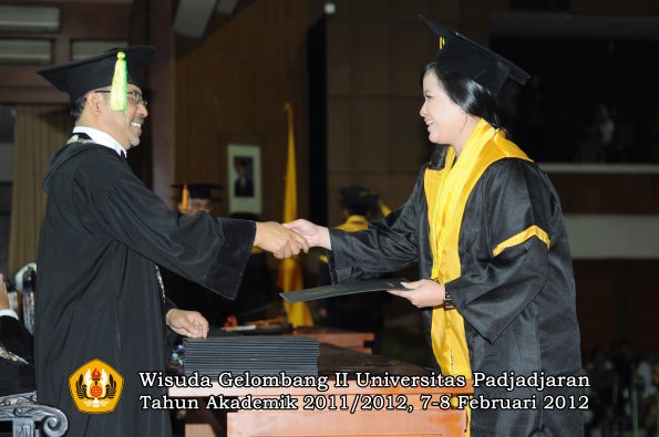 wisuda-fakultas-ikom-oleh-dekan-085-copy