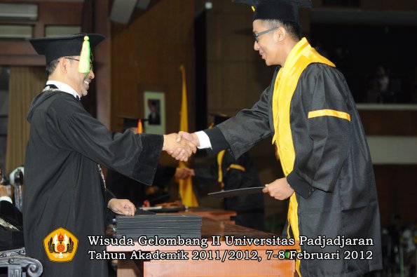 wisuda-fakultas-ikom-oleh-dekan-086-copy