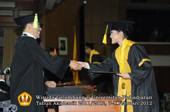 wisuda-fakultas-ikom-oleh-dekan-087-copy