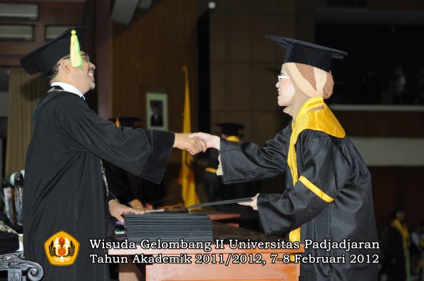 wisuda-fakultas-ikom-oleh-dekan-136-copy