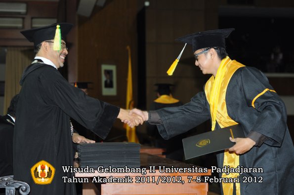 wisuda-fakultas-ikom-oleh-dekan-185-copy