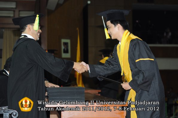 wisuda-fakultas-ikom-oleh-dekan-186-copy