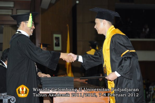 wisuda-fakultas-ikom-oleh-dekan-188-copy