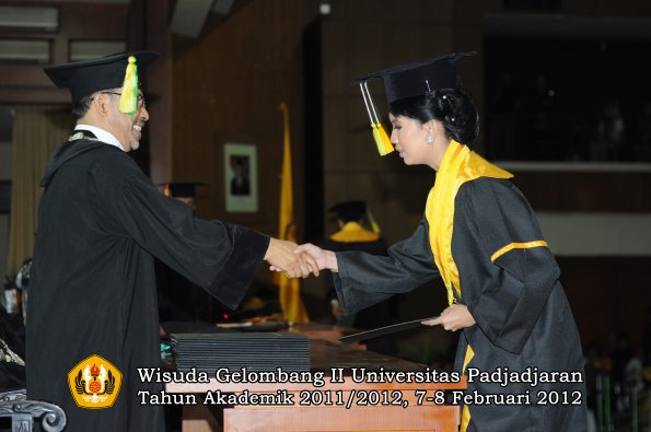 wisuda-fakultas-ikom-oleh-dekan-194-copy