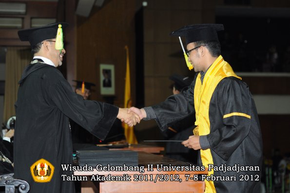 wisuda-fakultas-ikom-oleh-dekan-196-copy