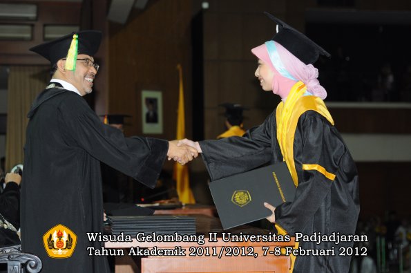 wisuda-fakultas-ikom-oleh-dekan-199-copy