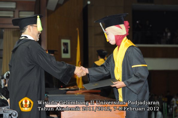 wisuda-fakultas-ikom-oleh-dekan-201-copy