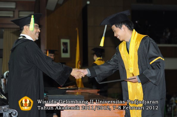 wisuda-fakultas-ikom-oleh-dekan-203-copy