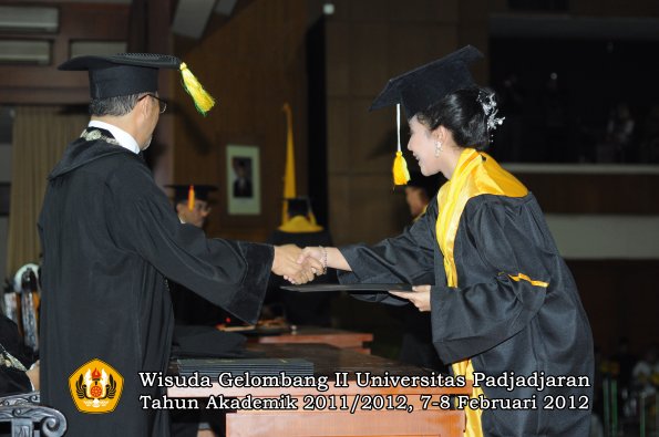 wisuda-fakultas-ikom-oleh-dekan-206-copy