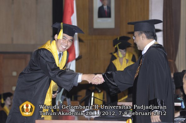 wisuda-fakultas-ikom-oleh-rektor-002-copy