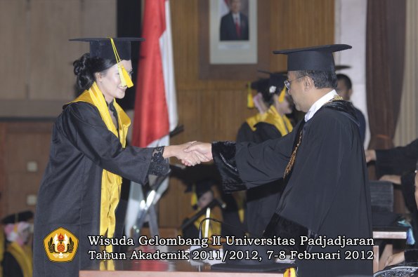 wisuda-fakultas-ikom-oleh-rektor-006-copy