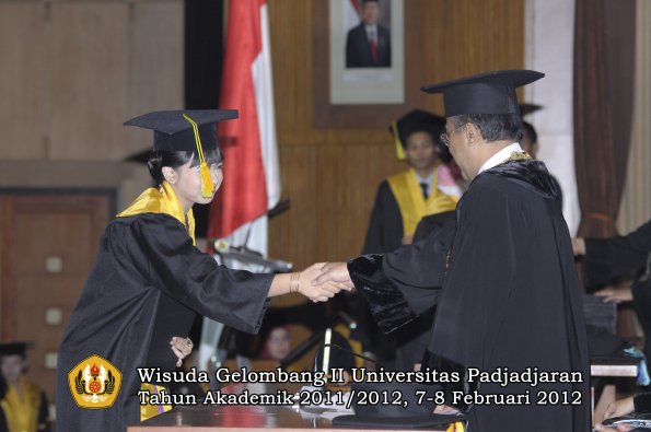 wisuda-fakultas-ikom-oleh-rektor-014-copy