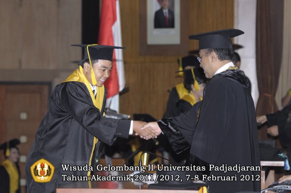 wisuda-fakultas-ikom-oleh-rektor-033-copy