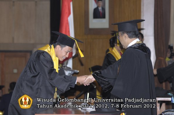 wisuda-fakultas-ikom-oleh-rektor-048-copy