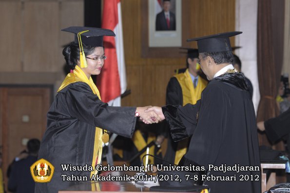 wisuda-fakultas-ikom-oleh-rektor-049-copy