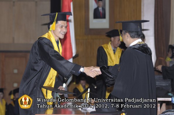 wisuda-fakultas-ikom-oleh-rektor-053-copy