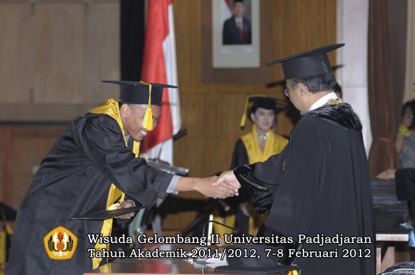 wisuda-fakultas-ikom-oleh-rektor-054-copy