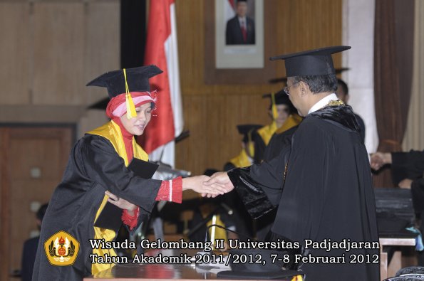 wisuda-fakultas-ikom-oleh-rektor-060-copy